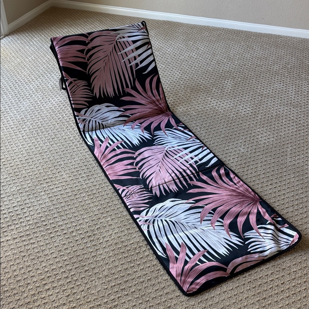 Pottery Barn Teen Tropical Leaf Print Beach Mat NWT